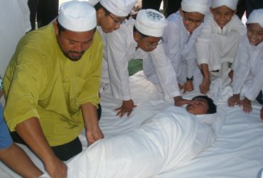 Cara Mengkafani Jenazah Laki-laki